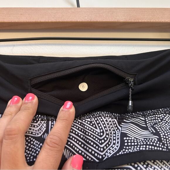 Lululemon Speed Short Dottie Tribe White Black / Black Running Jogging size 6 - Picture 9 of 11